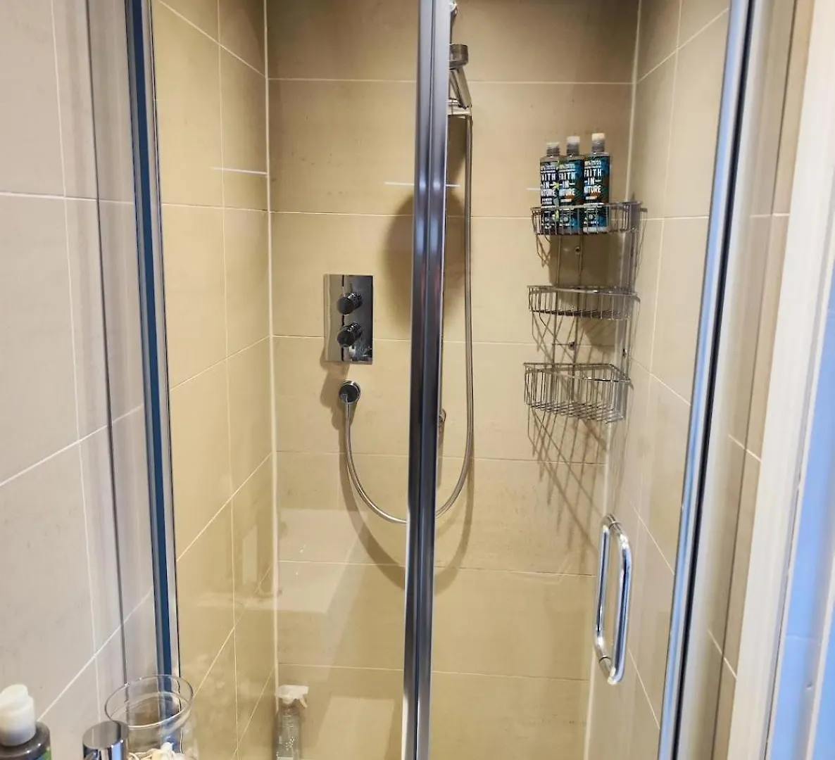 Large Light Loft Room - En Suite Brighton